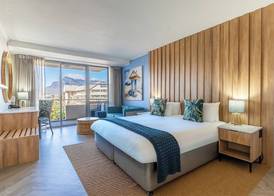 Lagoon Beach Hotel & Spa 4