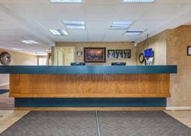 Econo Lodge Inn & Suites Triadelphia - Wheeling 3