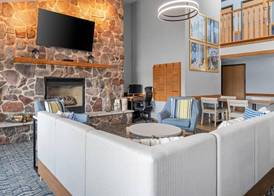 AmericInn by Wyndham Sturgeon Bay 4