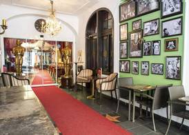 Hotel Reverie - Dependance, Check-in at Metropolitan Star 3