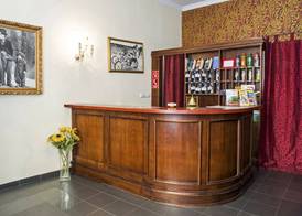 Hotel Reverie - Dependance, Check-in at Metropolitan Star 4
