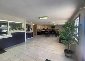 Days Inn & Suites by Wyndham Albuquerque West 4