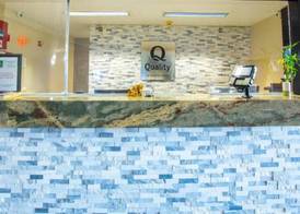 Quality Inn & Suites Woodstock near Lake Geneva 2