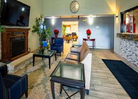 Quality Inn & Suites Woodstock near Lake Geneva 3