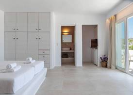 Cavos Hotel & Suites 2