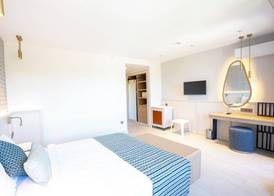 Mira Meridia Beach Hotel 4