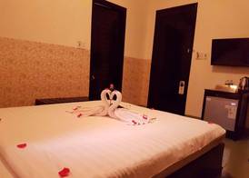 Jade Hotel 5