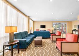 Comfort Suites Orlando International Airport 2