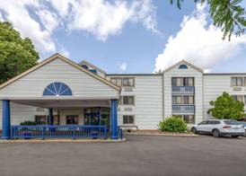 Travelodge by Wyndham Brooklyn Center 3