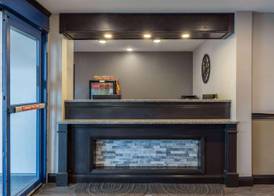 Travelodge by Wyndham Brooklyn Center 4