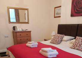 Ellies Guest House 2