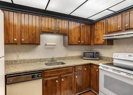 Best Western PLUS Morristown Inn-Florham Park 5