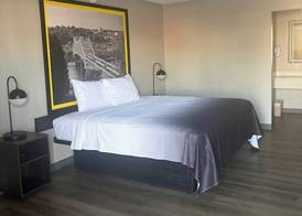 Super 8 by Wyndham Birmingham Downtown 4