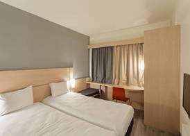ibis Pilar 4