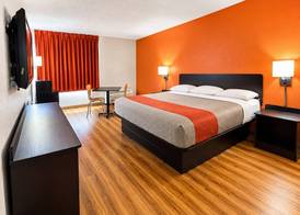 Motel 6-New Stanton, PA 4