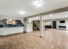 Econo Lodge Madison East 2