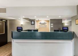 Econo Lodge Madison East 3