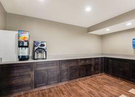 Econo Lodge Madison East 5