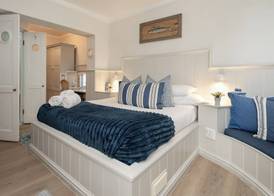 Ocean Watch Guest House 4