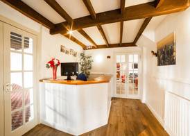 The White Horse Lodge Hotel 2
