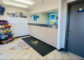 Days Inn & Suites by Wyndham Dayton North 3