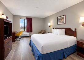 Days Inn by Wyndham Battlefield Rd/Hwy 65 3