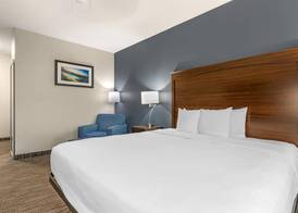 Best Western Plus Lake Dallas Inn & Suites 4
