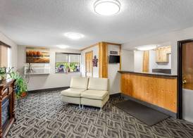 Super 8 by Wyndham Elkins 2
