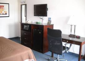 Travelodge by Wyndham Parkersburg 3