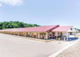 Travelodge by Wyndham Parkersburg 4