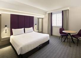 Premier Inn Woking West - A324 5
