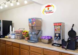 Super 8 by Wyndham Marietta 2
