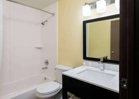 Super 8 by Wyndham Marietta 4