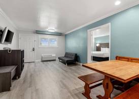 Red Lion Inn & Suites Lemoore 4