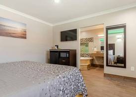 Diamond Bell Inn & Suites 5