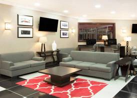 Ramada Plaza by Wyndham Chicago North Shore 2