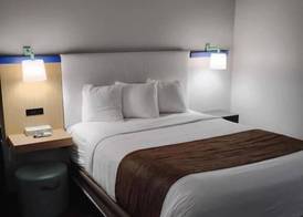 Garner Hotel Battle Creek South by IHG 4