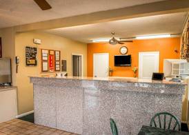 Econo Lodge Lake City-North 3