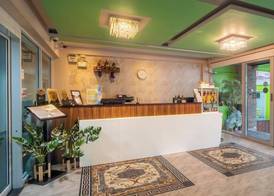 Gold Airport Suites 3