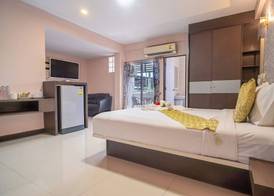 Gold Airport Suites 4