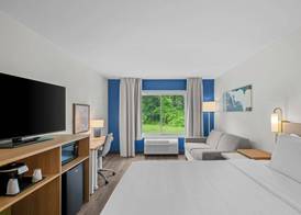 Spark by Hilton Brunswick 4