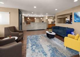 Wingate by Wyndham Utica 2