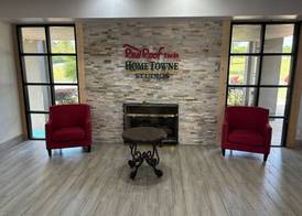 HomeTowne Studios by Red Roof Birmingham - Highway 280 2