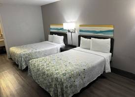 HomeTowne Studios by Red Roof Birmingham - Highway 280 4