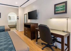Red Star Inn & Suites 2