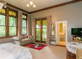Hawthorne House 5