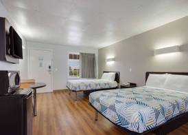 Moonnight inn. 2