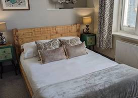 Oaklands Guest House 5
