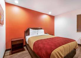 Econo Lodge Franklin 3