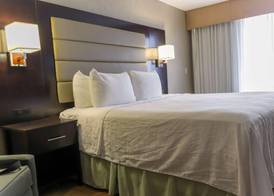 DoubleTree by Hilton Silverdale 4